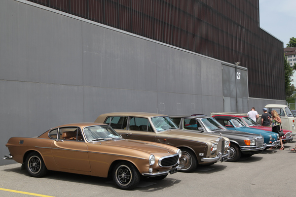 Impressions of the vehicle market between the halls of the Swiss Classic World Lucerne