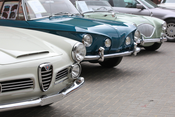 Vielfältiges und interessantes Angebot auf den Aussenparkplätzen (Techno Classica 2017)