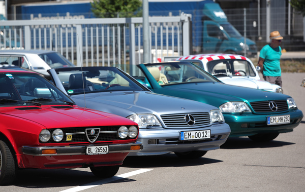 Bild Vielfalt - Alfa Romeo Alfasud Sprint und zwei R129 von Mercedes-Benz - 2. TCS Youngtimer und Classictreffen in Pratteln 2016