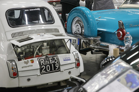 Vielfalt - Fiat-Abarth 695 EsseEsse neben Ford Thunderbird - 40. Auto e Moto d'Epoca Bologna 2023 Vielfalt - Fiat-Abarth 695 EsseEsse neben Ford Thunderbird - 40. Auto e Moto d'Epoca Bologna 2023