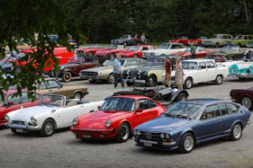 Vielfalt auf dem untersten Parkplatz - Albisgütli Classics Cars & Bikes Juli 2025 Vielfalt auf dem untersten Parkplatz - Albisgütli Classics Cars & Bikes Juli 2025