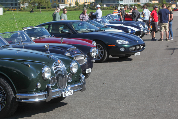 Vielfalt auf der Landepiste - British Car Meeting (BCM) Mollis 2022