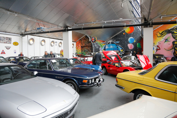 Vielfalt im Angebot - Versteigerung "Klassische Automobile & Motorräder" der Oldtimer Galerie in Toffen am 18. Oktober 2025