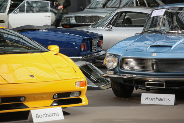 Bild: Vielfalt im Grand Palsi - Bonhams-Auktion im Grand Palais in Paris am 4. Februar 2016