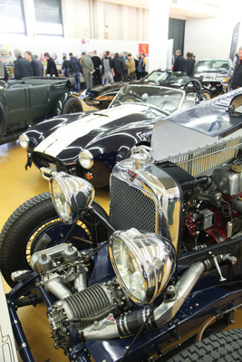 Vielfalt - vom Alvis Vorkriegssportwagen, über Cobra der Sechzigerjahre bis Mercedes-Benz der Achzigerjahre - Oldtimermesse St. Gallen am 30. Oktober 2016