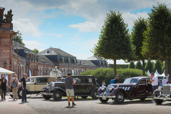 Vier mal Röhr 8 vor dem Schloss - 18. ASC-Classic-Gala Schwetzingen 2022