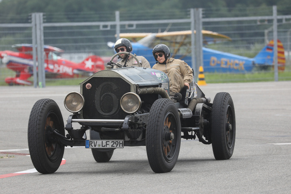 Vintage-Racing auf dem Rundkurs - American La France beim beherzten Einsatz - Klassikwelt Bodensee 2024