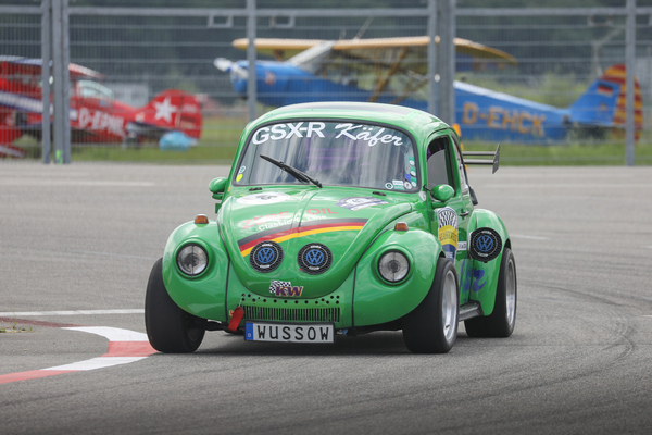 Vintage-Racing auf dem Rundkurs - VW Käfer mit Motorrad-Motor, fuhr am Freitag nur kurz - Klassikwelt Bodensee 2024