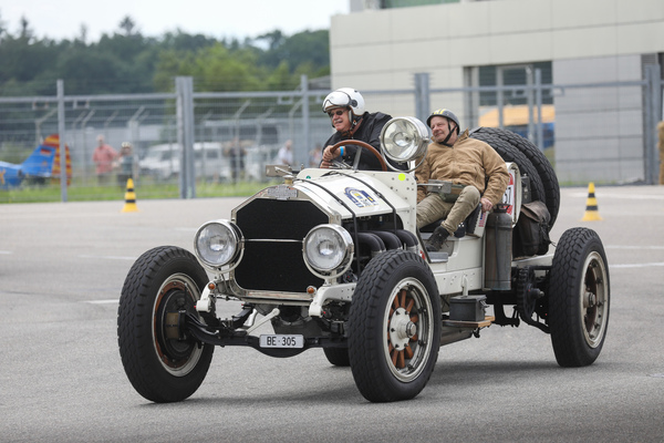 Vintage Racing im American La France Sechszylinder, angereist aus Bern - Klassikwelt Bodensee 2024