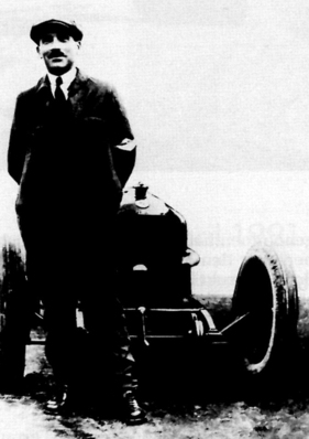 Vittorio Jano mit dem P2-Rennwagen, der Alfa Romeo zu Weltruhm verhelfen sollte - Alfa Romeo P2 1924