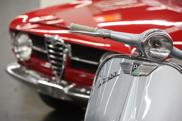 Viva Italia - Vespa Roller und Alfa Romeo Giulia Sprint GT - Retro Classics Bavaria 2017 in Nürnberg