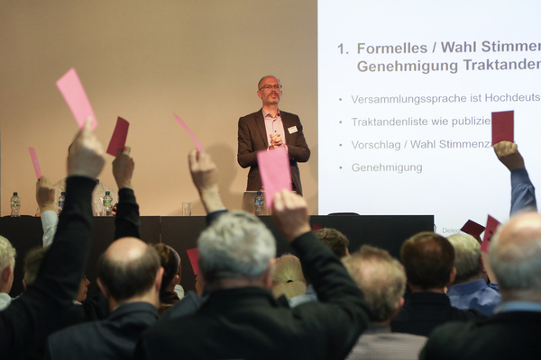 Vice President Rainer Riek supervises the counting of the delegates' votes - 8th SHVF Delegates' Assembly on April 29, 2023