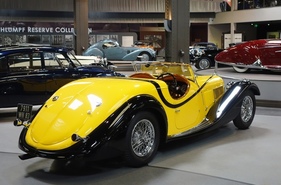Voisin C 27 Grand Sport Roadster (1934) – ausnahmsweise gebaut von Figoni, angedeutete Heckfinne