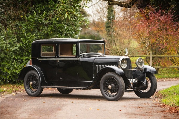Bild: Voisin C11 Berline (1928) - angeboten als Lot 358 an der Versteigerung "Les Grandes Marques du Monde au Grand Palais" von Bonhams am 6. Februar 2014