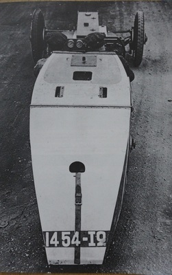 Voisin C6: Das Heck verjüngt sich wie beim DS, aber hier so stark, dass die schmale Hinterachse kein Differential brauchte