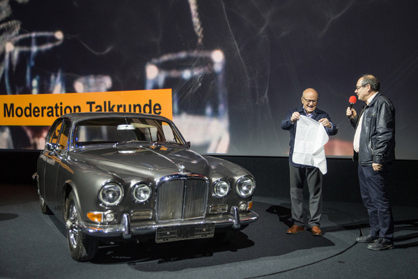 Volker Schlöndorff und Daniel Geissmann bei der Fahrzeugpräsentation im Verkehrshaus Luzern