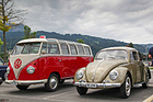 Volkswagen 1200 Export (1957) neben einem T1-Samba-Bus – Swiss Classic World Luzern 2022