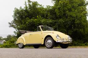 Volkswagen 1200 Käfer Karmann Cabriolet (1965) - als Lot 011 an der Bonhams Quail Motorcar Live & Online Auction am 14. August 2020 Volkswagen 1200 Käfer Karmann Cabriolet (1965) - als Lot 011 an der Bonhams Quail Motorcar Live & Online Auction am 14. August 2020