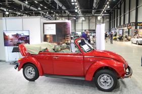 Volkswagen 1303 Cabriolet (1978) spätes Käfer-Cabrio mit seltener heller Innenausstattung – Swiss Classic World Luzern 2022