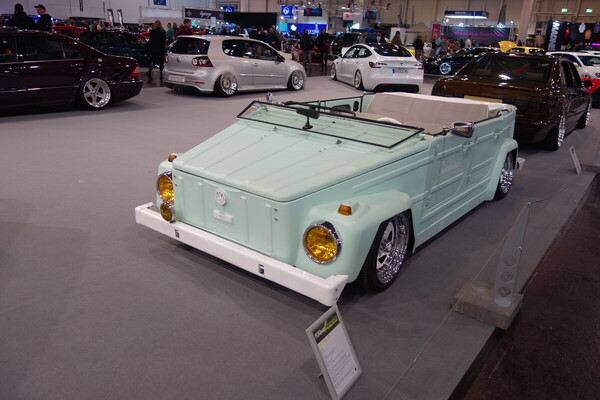 Volkswagen 181 (1979) – mit Surfer-Gruss im Logo – Essen Motor Show 2023