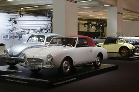 Volkswagen Beutler Cabriolet (1953) - der meistgebaute (Käfer) und der seltene Beutler im Vordergrund zusammen (Techno Classica 2013)