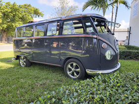 Volkswagen Bus Custom (1974) - als Lot 2112 an der RM/Sotheby's Fort Lauderdale Versteigerung vom 25. bis 26. März 2022
