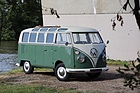 Image: Volkswagen Combi De Luxe Samba "21 windows" (1965) - Lot 109 at the Artcurial "Garden Party in Saint-Tropez" auction 2024