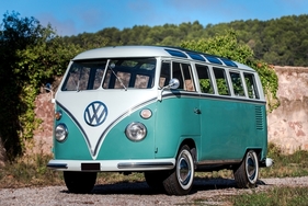Volkswagen Combi Samba-bus "21 fenêtres" (1966) - als Lot 227 an der Artcurial Versteigerung "Sur les Champs" 2019