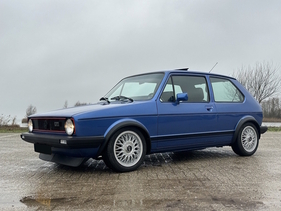 Volkswagen Golf GTI (1983) – angeboten als Lot Nr. 112 bei der Artcurial-Versteigerung in Paris am 7. und 8. Februar 2025