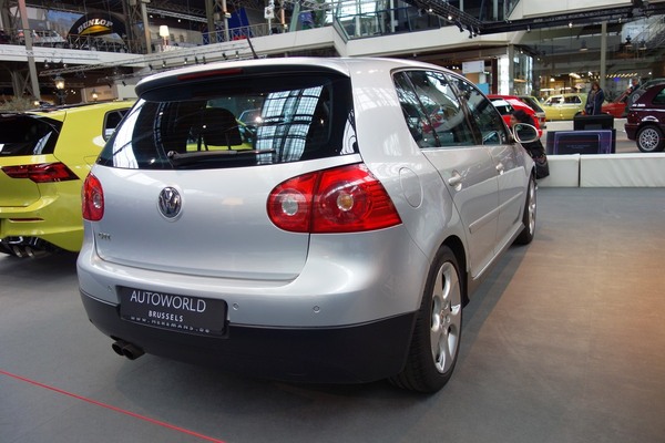 Volkswagen Golf GTI (2005) – mit ihm fand der GTI zurück zu alter Stärke – Sonderausstellung "50 Years of Golf" in der Autoworld Brüssel