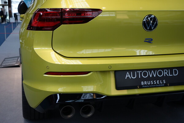 Volkswagen Golf R 333 Limited Edition (2023) – mit Abgasanlage von Akrapovic – Sonderausstellung "50 Years of Golf" in der Autoworld Brüssel
