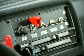 Volkswagen Golf Rallye DRM (1991) – Vier Kippschalter und ein grosser Starterknopf