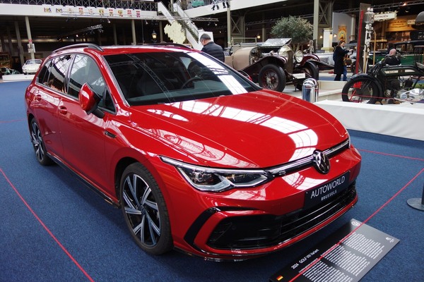 Volkswagen Golf eTSI Variant (2024) – der längste Golf aller Zeiten – Sonderausstellung "50 Years of Golf" in der Autoworld Brüssel