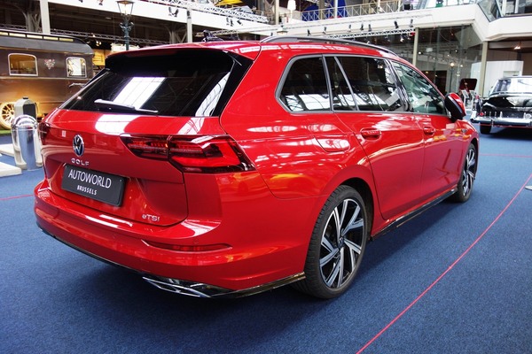 Volkswagen Golf eTSI Variant (2024) – der längste Golf aller Zeiten – Sonderausstellung "50 Years of Golf" in der Autoworld Brüssel
