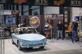 Volkswagen Karmann-Ghia 1600 L (1965) als Werbeträger für Pflegemittel – Swiss Classic World Luzern 2022