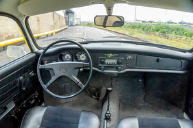 Volkswagen Karmann Ghia Coupé Typ 14 (1974) - Schlichtes Interieur, leider ohne Holz