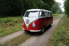 Volkswagen Kombi T1 (1963) - Lot 103 at the Artcurial Musée Automobile du Château de Vernon auction 2025