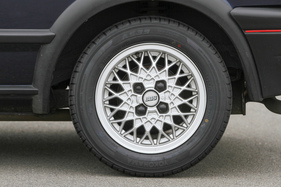 Volkswagen Polo G40 (1992) – serienmässige Leichtmetallräder BBS RA im Format 5,5 J x 13