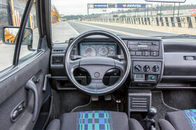 Volkswagen Polo G40 (1992) – unaufgeregtes Cockpit (fast) ganz in Grau