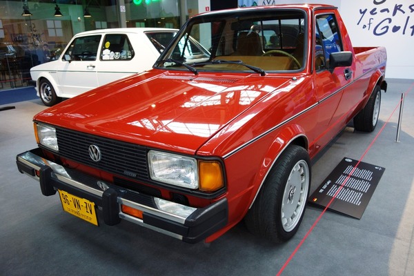 Bild Volkswagen Rabbit Pickup (1982) – das US-Modell des VW Caddy – Sonderausstellung "50 Years of Golf" in der Autoworld Brüssel
