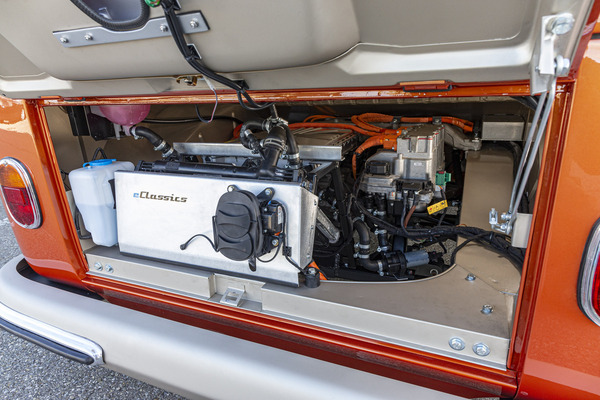 Volkswagen e-BULLI study (2020) - With a maximum torque of 212 Nm, the new drive offers more than twice as much power as the original T1 engine from 1966 (102 Nm)
