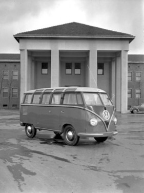Volkswagen T1 Samba (1951) - Eines der ersten Werksfotos