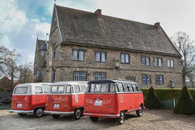 Bild Volkswagen T1 Samba (1954) - Drei Mal T1, man beachte die kleinen Unterschiede der Baujahre