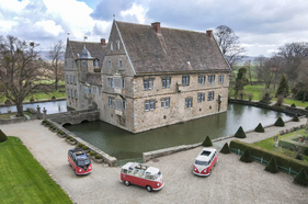 Volkswagen T1 Samba (1954) - Durch das faltbare Dach kommt Licht und Kuft ins Innere