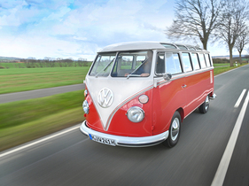 Volkswagen T1 Samba (1965) - Unterwegs auf der Landstrasse