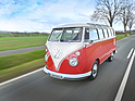 Bild: Volkswagen T1 Samba (1965) - Unterwegs auf der Landstrasse