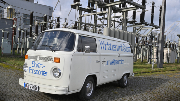 Volkswagen T2 Elektro (1977) - The electric T2 was in use in Berlin until the 1990s