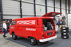 Volkswagen Transporter (1972) mit Kaffeemaschine für den ermüdenden Renneinsatz – Swiss Classic World Luzern 2022