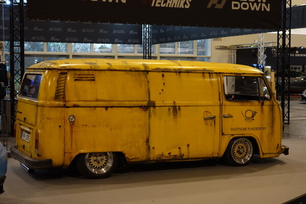 Volkswagen Transporter (1978) – patiniertes Postauto – Essen Motor Show 2023