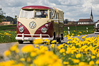 Volkswagen Transporter Pritsche Doppelkabine (1965) der Surfergruss darf nicht fehlen – 75 Jahre VW in der Schweiz